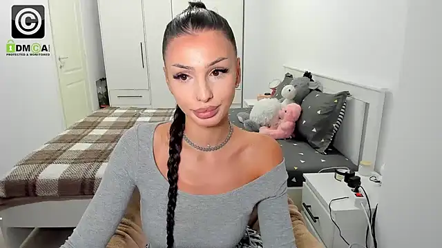 Snapshot of HelenShawn chatting on December 2, 2025, 9:32 pm HelenShawn online show from December 2, 2025, 9:32 pm