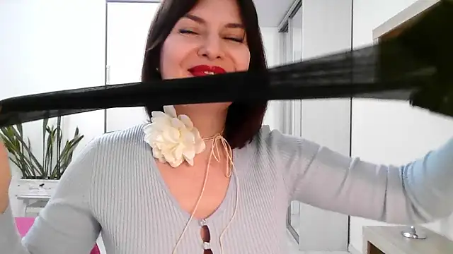 Victoria Glam online show from March 6, 2026, 6:26 pm