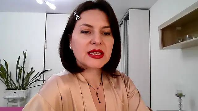 Victoria Glam online show from April 6, 2026, 2:51 pm