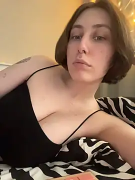 Snapshot of Molli_Luv chatting on June 14, 2026, 2:52 pm Molli Luv online show from June 14, 2026, 2:52 pm
