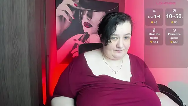 Snapshot of QueenOfHaze chatting on June 26, 2026, 9:57 am QueenOfHaze online show from June 26, 2026, 9:57 am