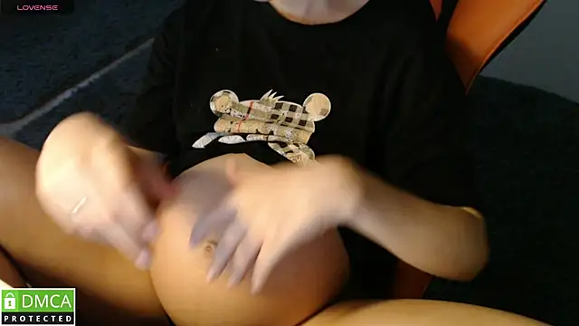 crystalyss online show from September 29, 2025, 2:49 am