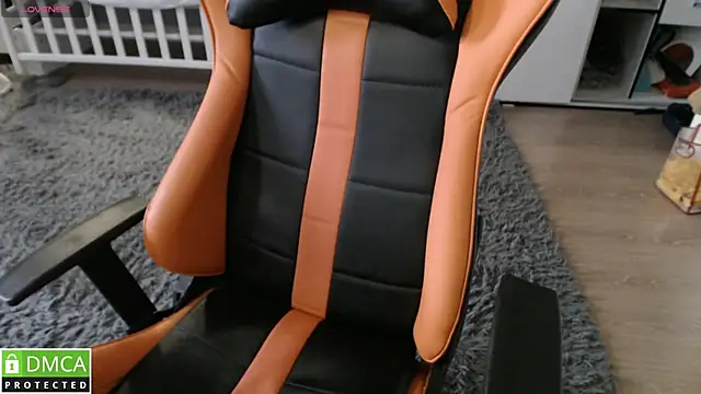 crystalyss online show from November 5, 2025, 3:17 am