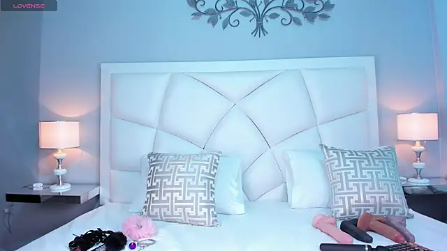 ZoeySnow online show from March 13, 2025, 12:02 pm