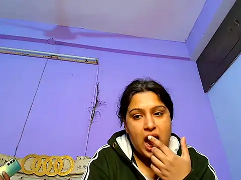Sophia James online show from January 26, 2025, 10:45 am