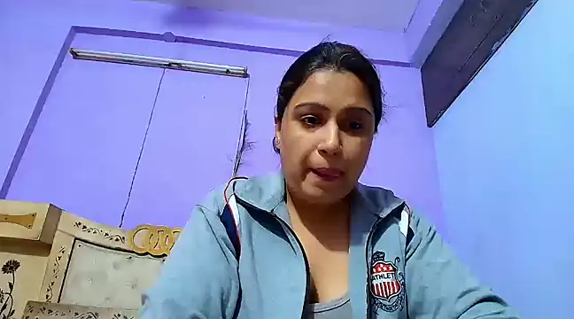 Sophia James online show from March 21, 2025, 12:06 pm