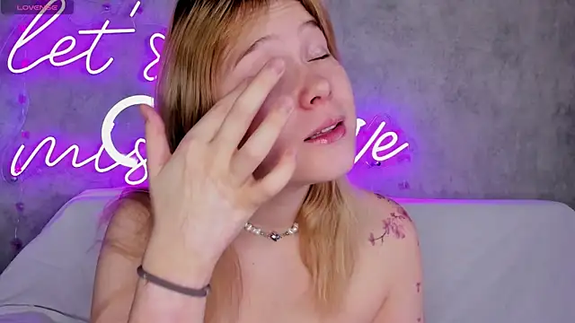 Snapshot of Amy_Kimberlly chatting on September 24, 2025, 11:52 pm Amy Kimberlly online show from September 24, 2025, 11:52 pm