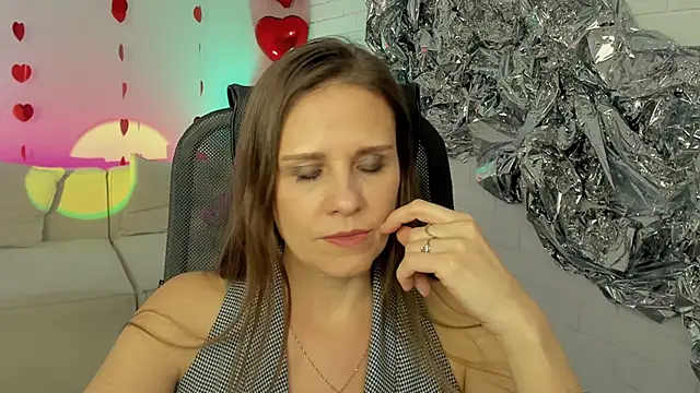 EmiliaBedy online show from February 18, 2025, 3:21 pm