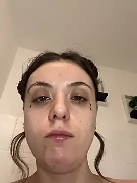 bunnythetailor online show from February 1, 2025, 2:05 am