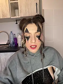 bunnythetailor online show from February 1, 2025, 5:39 am