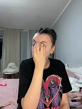 bunnythetailor online show from November 5, 2025, 8:53 pm