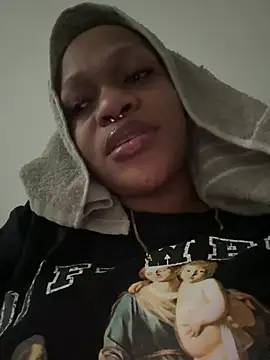 Snapshot of Boneca25 chatting on April 29, 2026, 6:58 pm Boneca25 online show from April 29, 2026, 6:58 pm