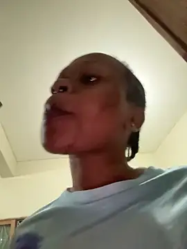 Snapshot of Boneca25 chatting on May 11, 2026, 4:26 pm Boneca25 online show from May 11, 2026, 4:26 pm