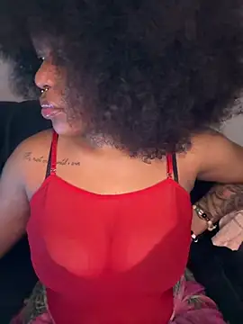Snapshot of Boneca25 chatting on June 1, 2026, 5:14 pm Boneca25 online show from June 1, 2026, 5:14 pm