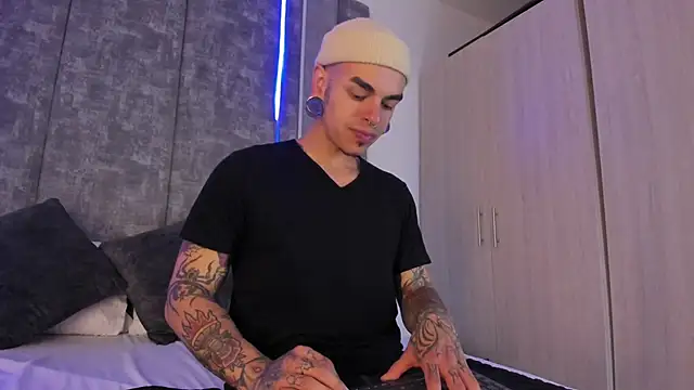 kaletattoo online show from February 5, 2025, 7:53 pm