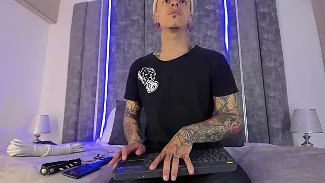 kaletattoo online show from February 7, 2025, 7:59 pm