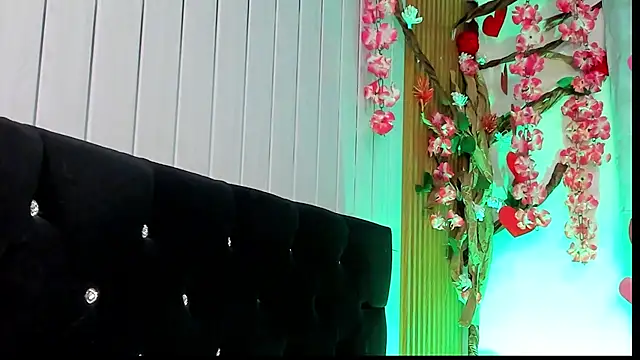 vicky  skinny 1 online show from February 19, 2025, 11:17 am