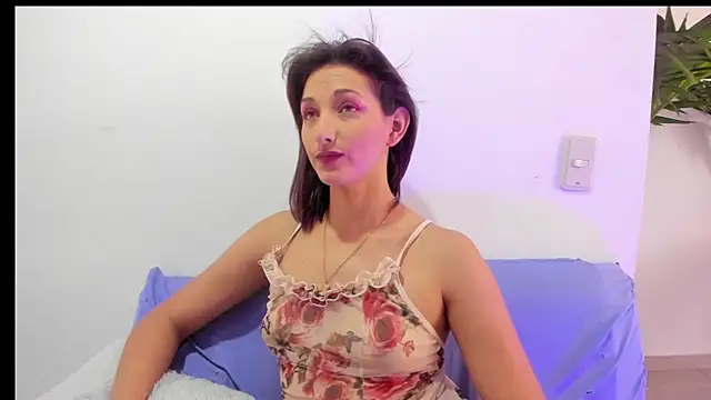 vicky  skinny 1 online show from March 9, 2025, 3:27 pm