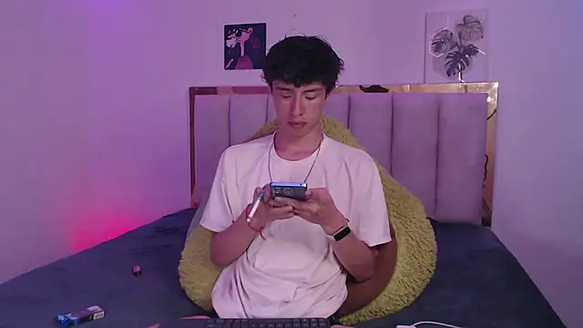 Snapshot of Juanmres chatting on May 13, 2026, 6:49 pm Juanmres online show from May 13, 2026, 6:49 pm
