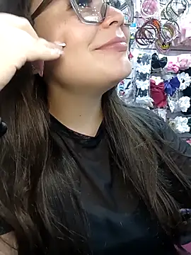 Vale Saenzz online show from April 1, 2026, 8:39 pm