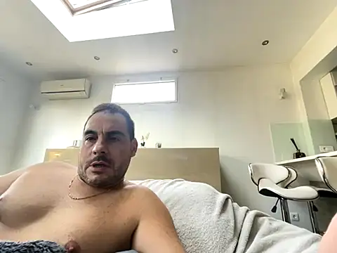 justeqqun online show from November 1, 2025, 2:30 pm