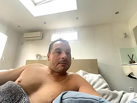 justeqqun online show from November 11, 2025, 10:04 am