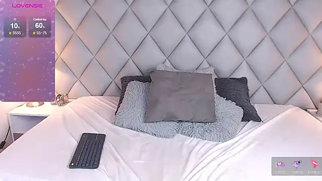 LalyCastro online show from February 28, 2025, 7:35 pm