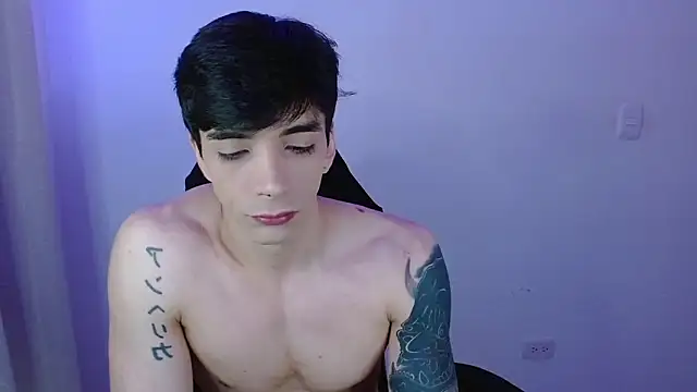 H3ll B0I online show from April 4, 2026, 4:55 am