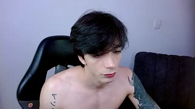 Snapshot of H3ll_B0I chatting on June 13, 2026, 4:10 am H3ll B0I online show from June 13, 2026, 4:10 am