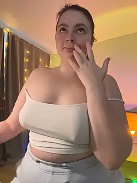 Snapshot of DearAlise chatting on February 4, 2025, 1:06 pm DearAlise online show from February 4, 2025, 1:06 pm