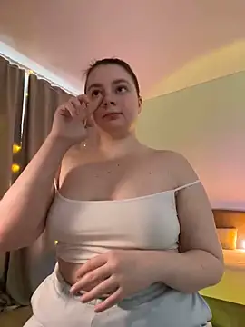 Snapshot of DearAlise chatting on February 5, 2025, 1:22 pm DearAlise online show from February 5, 2025, 1:22 pm