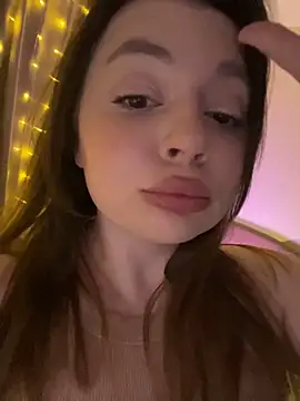 Snapshot of DearAlise chatting on March 19, 2025, 8:32 pm DearAlise online show from March 19, 2025, 8:32 pm