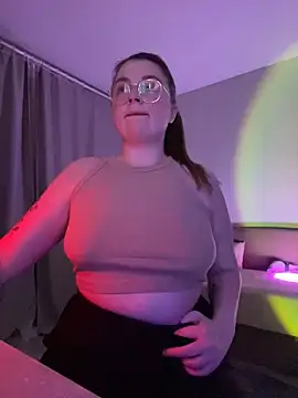 Snapshot of DearAlise chatting on March 20, 2025, 8:40 pm DearAlise online show from March 20, 2025, 8:40 pm