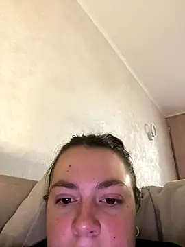 Snapshot of DearAlise chatting on October 15, 2025, 10:04 am DearAlise online show from October 15, 2025, 10:04 am