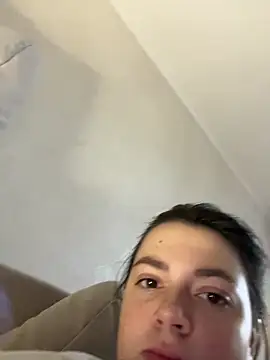 Snapshot of DearAlise chatting on October 30, 2025, 8:16 am DearAlise online show from October 30, 2025, 8:16 am