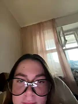 Snapshot of DearAlise chatting on November 17, 2025, 10:10 am DearAlise online show from November 17, 2025, 10:10 am