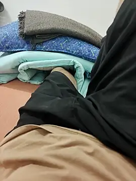 xmanrawan2 online show from November 4, 2025, 1:32 pm