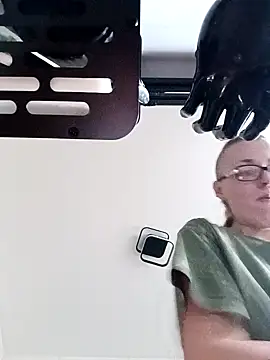 Astrid-Gilbert online show from February 3, 2025, 3:17 pm