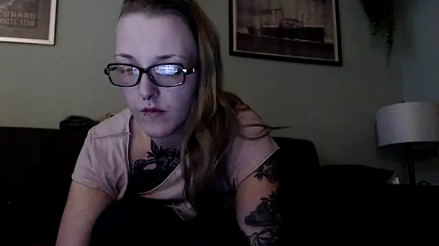 Astrid-Gilbert online show from February 4, 2025, 8:49 pm