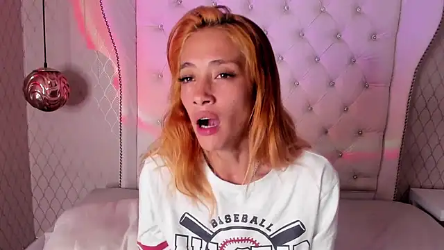 Snapshot of zoe_taylorr1 chatting on February 21, 2025, 5:13 am zoe taylorr1 online show from February 21, 2025, 5:13 am