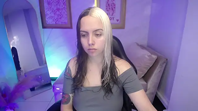 Hela v online show from September 27, 2025, 1:05 pm