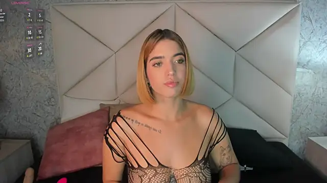Hanna Vasquez online show from July 28, 2026, 8:01 pm