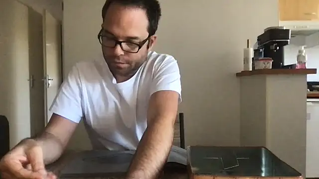 Funnyjul31 online show from April 4, 2026, 10:46 am