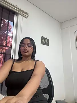 Snapshot of my_cam chatting on February 14, 2025, 7:33 pm my cam online show from February 14, 2025, 7:33 pm