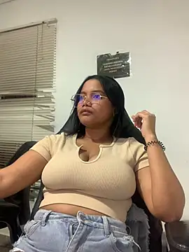 Snapshot of my_cam chatting on February 16, 2025, 12:32 pm my cam online show from February 16, 2025, 12:32 pm