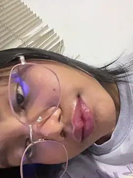 Snapshot of my_cam chatting on February 18, 2025, 12:04 am my cam online show from February 18, 2025, 12:04 am