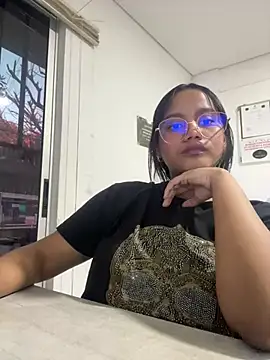 Snapshot of my_cam chatting on February 21, 2025, 10:04 pm my cam online show from February 21, 2025, 10:04 pm