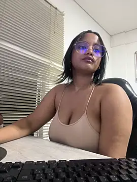 Snapshot of my_cam chatting on March 5, 2025, 1:21 am my cam online show from March 5, 2025, 1:21 am