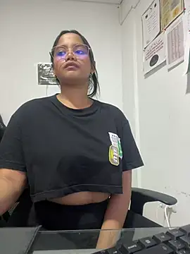 Snapshot of my_cam chatting on March 7, 2025, 8:22 pm my cam online show from March 7, 2025, 8:22 pm