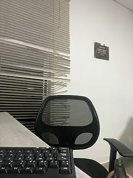 Snapshot of my_cam chatting on March 8, 2025, 12:22 am my cam online show from March 8, 2025, 12:22 am